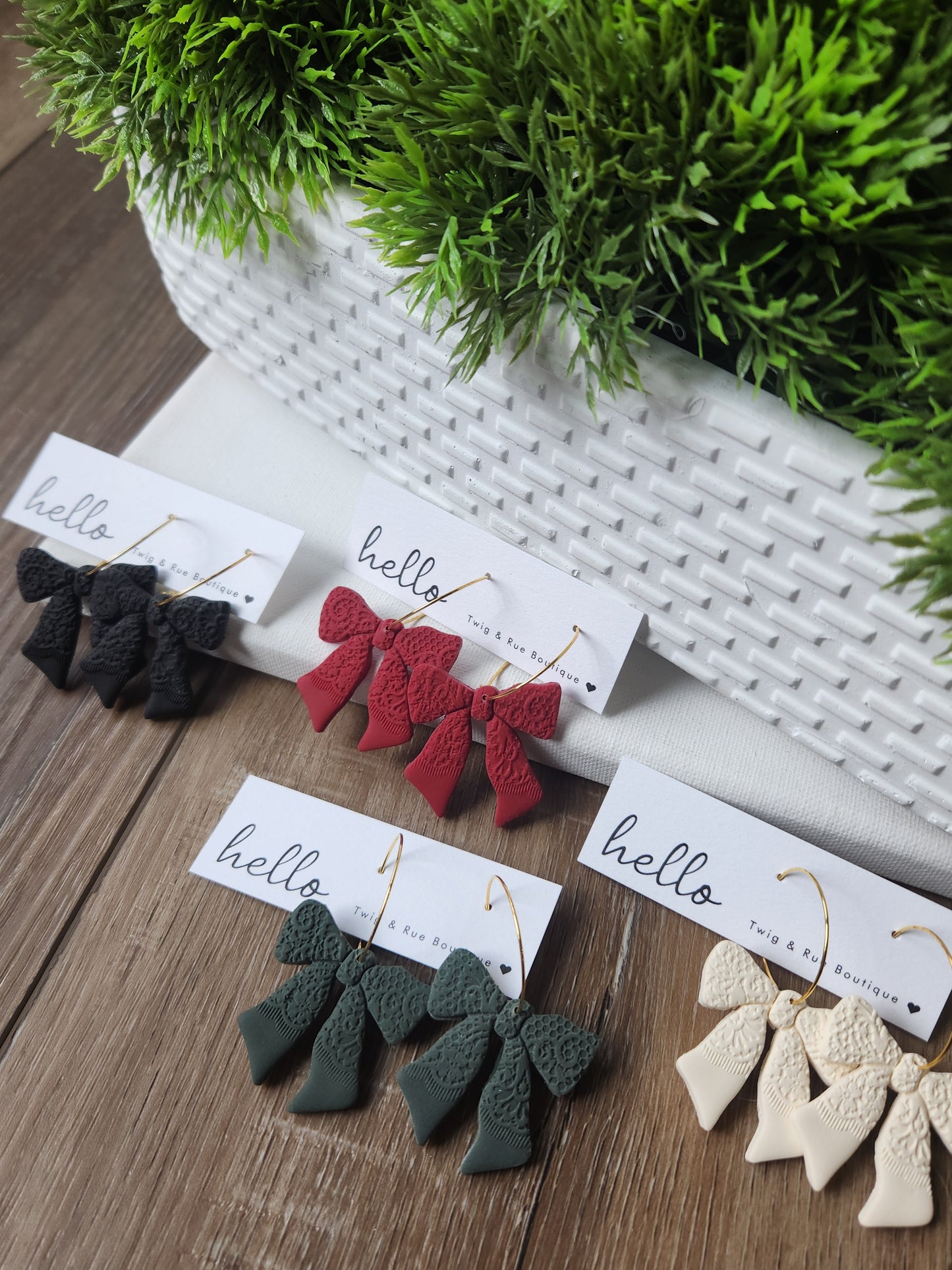 Lace clay bows with hoop