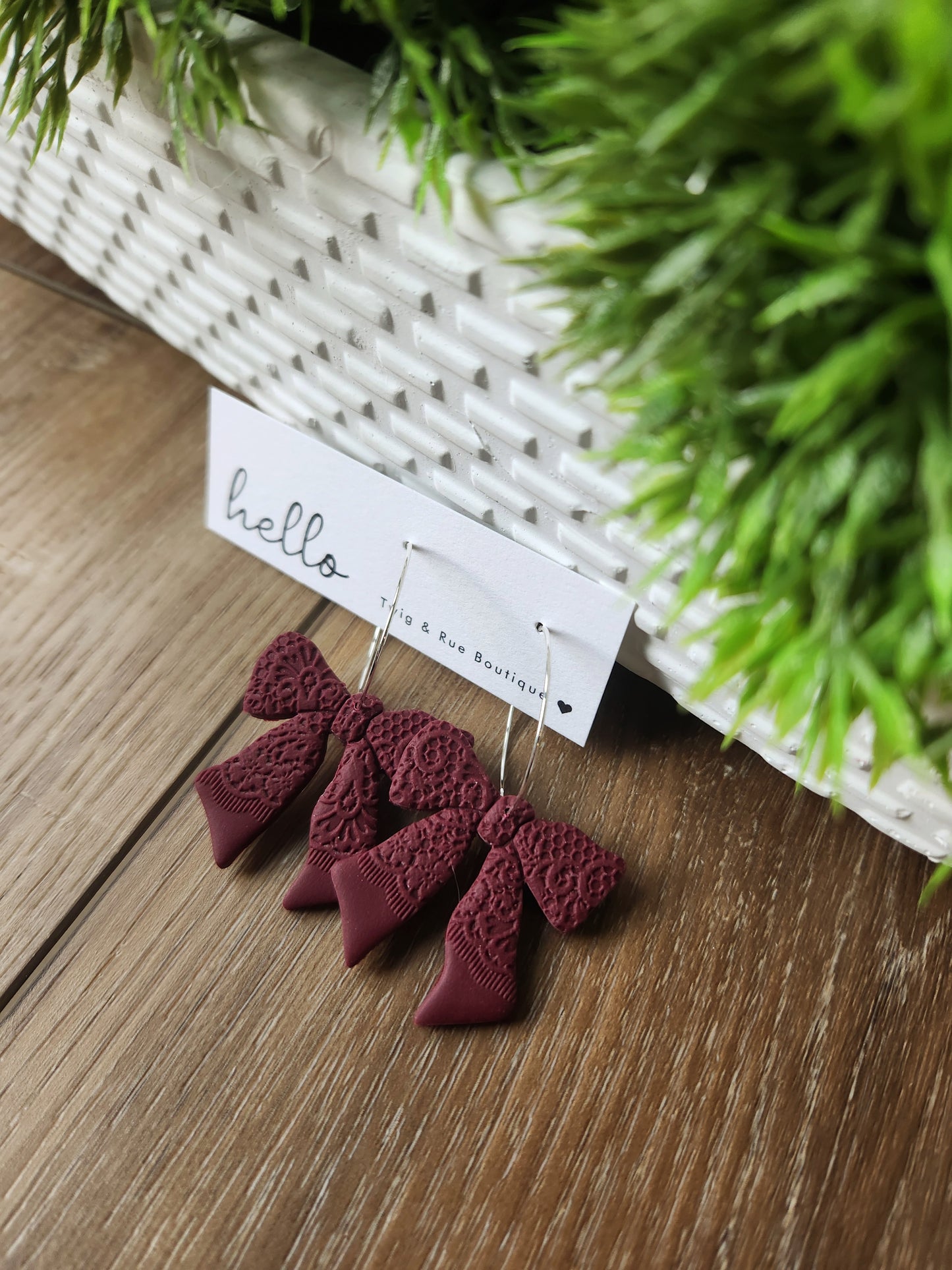 Lace clay bows with hoop