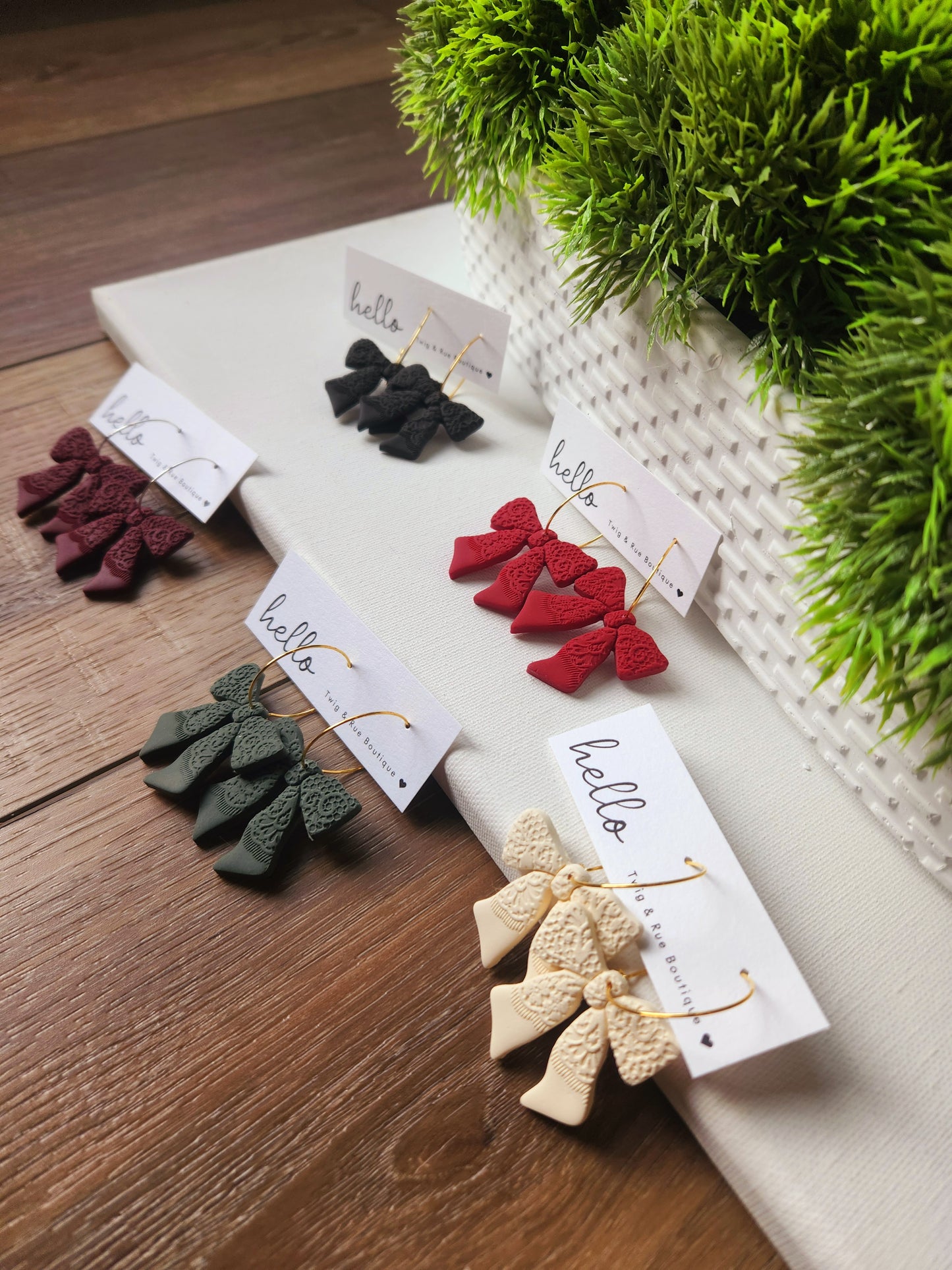 Lace clay bows with hoop