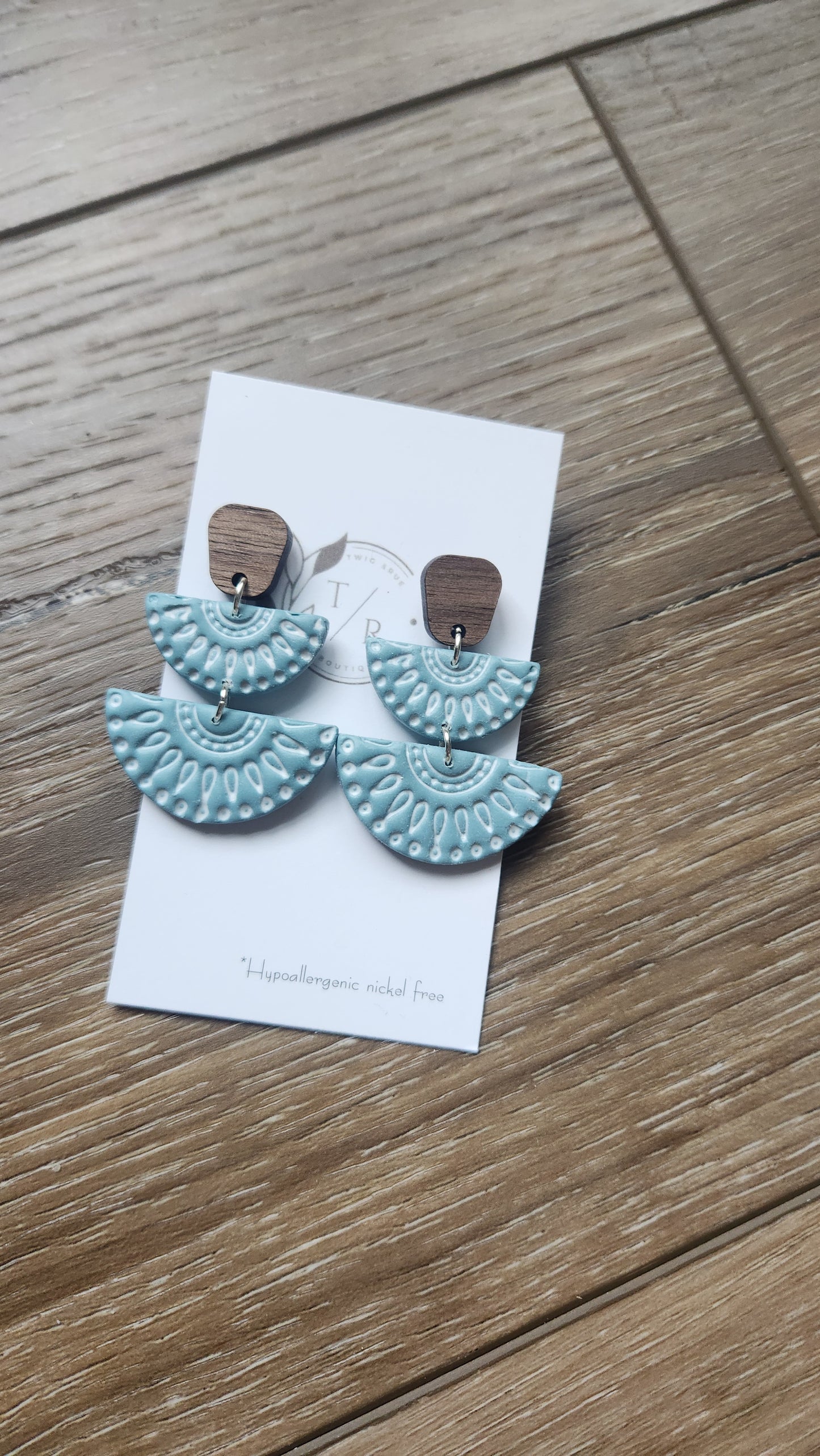 Florence| Clay detailed with wood