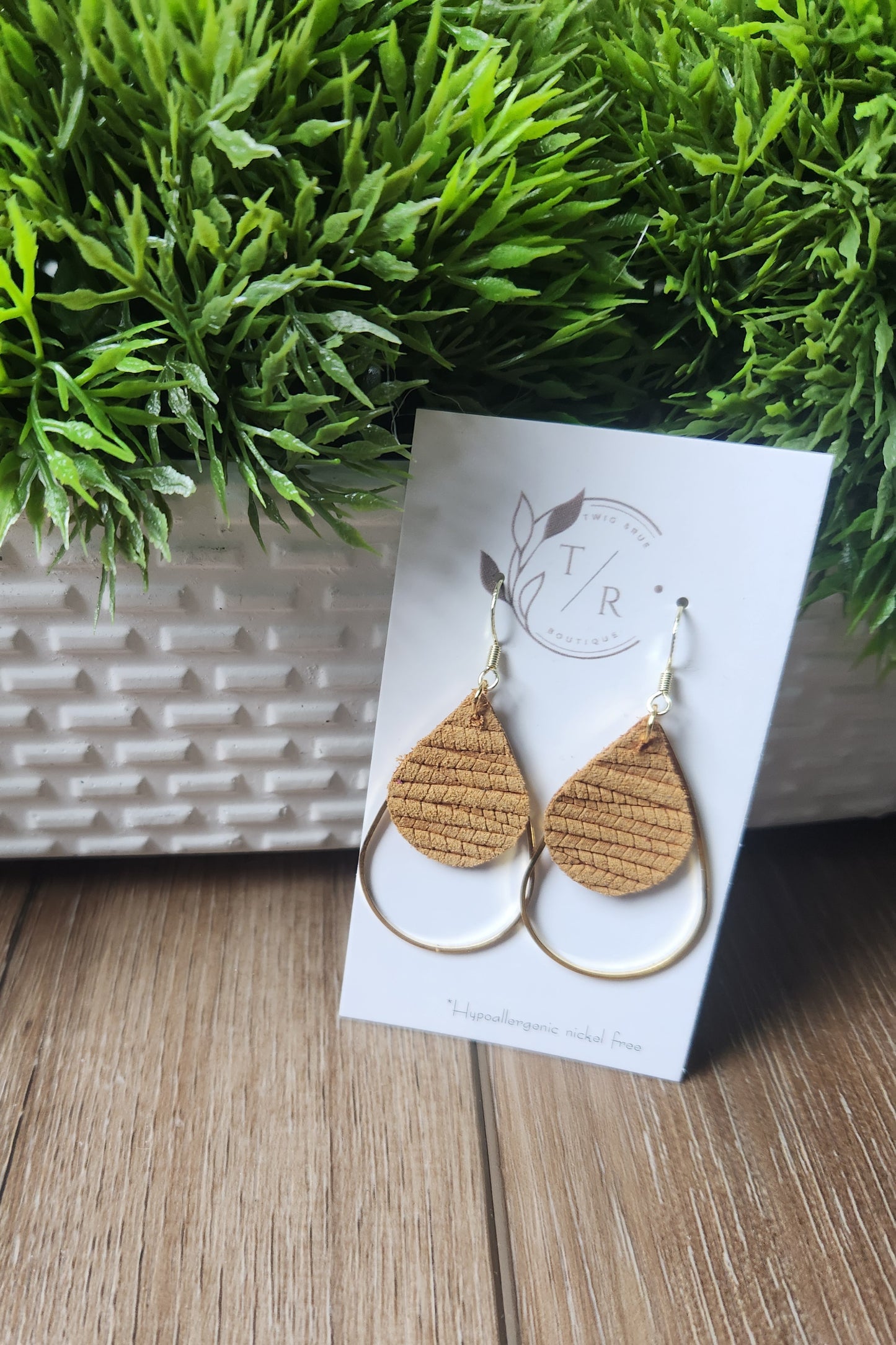 Delilah| Gold and leather teardrops