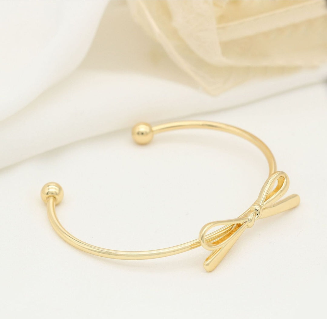 14k Gold plated bow bracelet