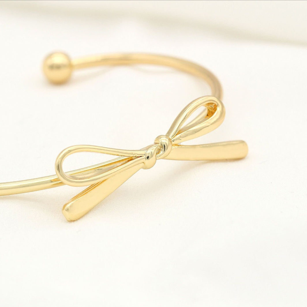 14k Gold plated bow bracelet