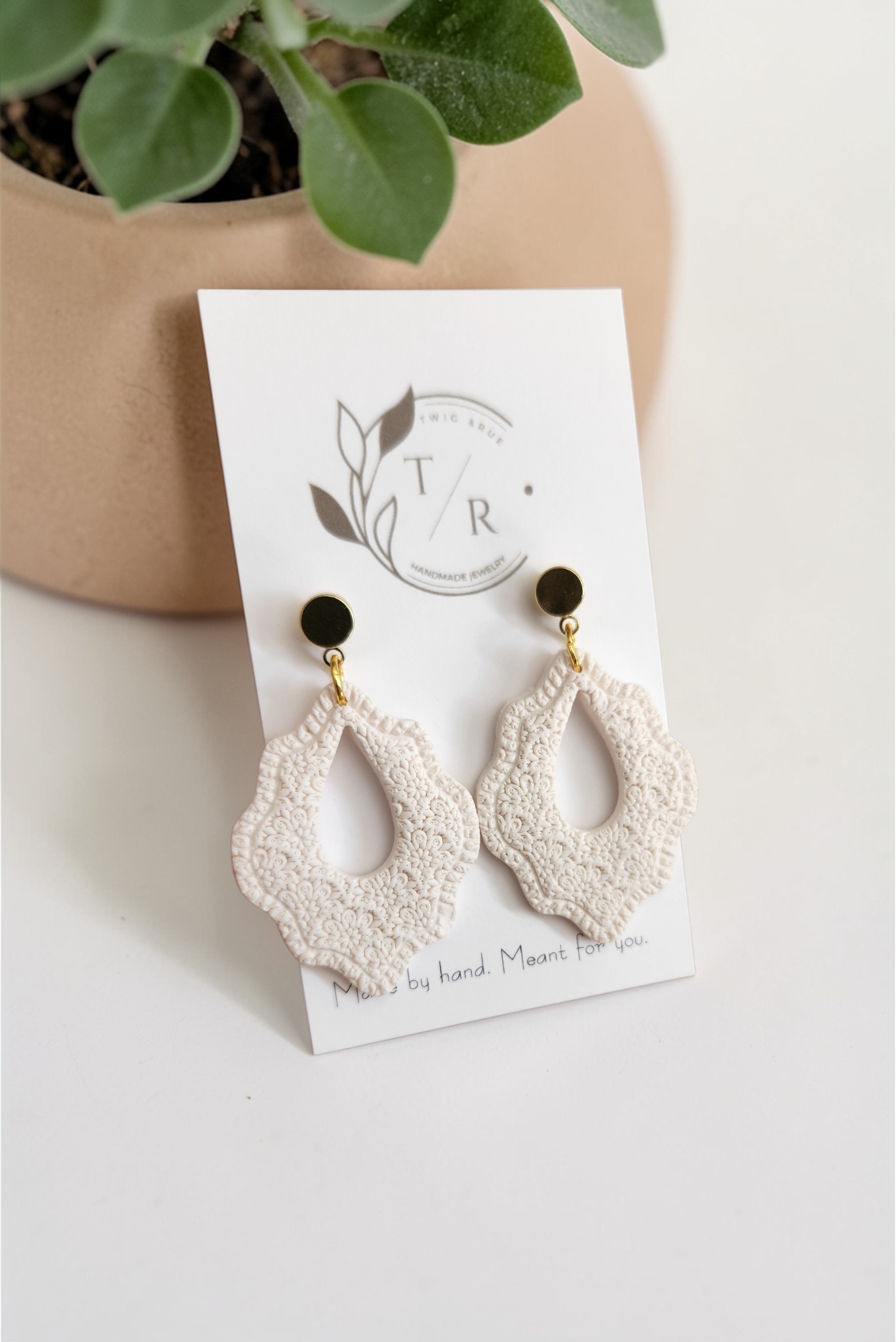 Lainie| Scalloped clay dangles