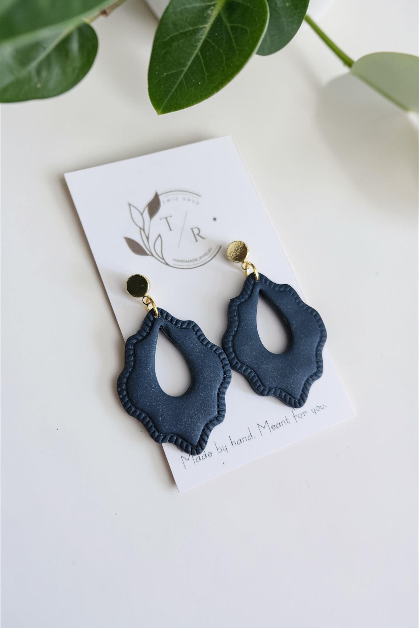 Lainie| Scalloped clay dangles