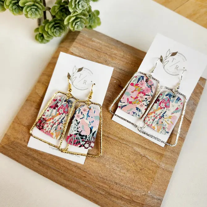 Chloe| Spring collection, leather statement earring