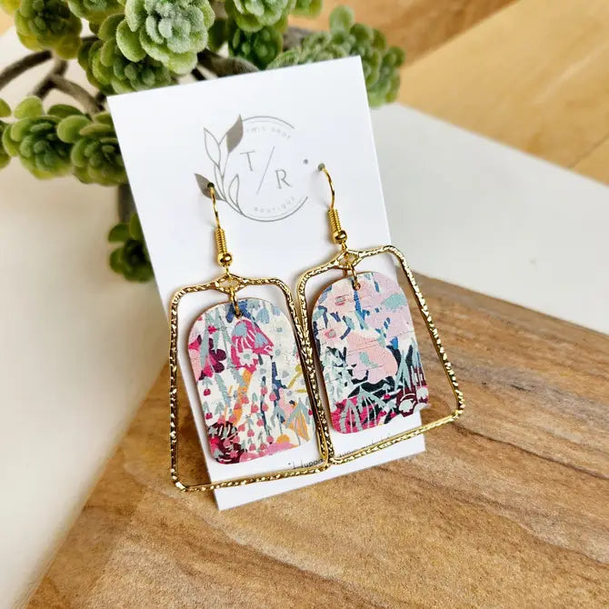 Chloe| Spring collection, leather statement earring